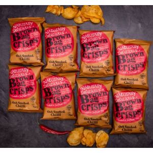 8× Křupavé, ručně vyráběné Brown Bag Crisps s příchutí uzeného chilli